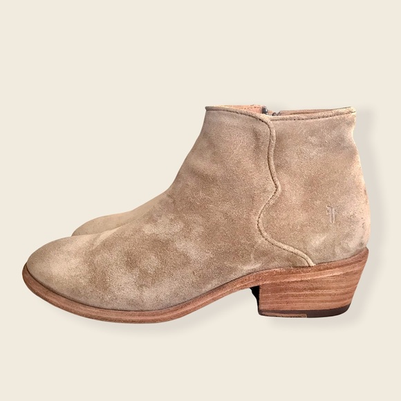 Frye Carson Piping Beige Suede Leather Low Heel Classic Minimalist Ankle Booties - Picture 9 of 16